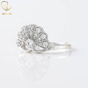 Bague éventail Art Déco sertie de diamants avec sertissage Milgrain |   Bague de fiançailles en diamant moissanite taille ronde |   Bague de style vintage unique - Product Image 2