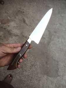 Cuchillo de chef personalizado de 13 pulgadas de acero inoxidable con mango de palisandro y pomo de latón - Product Image 4