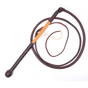 Fouet en cuir de vachette de qualité supérieure, fait main, durable, en cuir véritable, avec poignée robuste et design flexible, idéal pour l'entraînement et l'utilisation en extérieur - Product Image 1