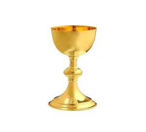 Copa de vino de tamaño pequeño con acabado dorado para hoteles, villas, fiestas, uso decorativo en la mesa, copa de vino de vidrio. - Product Image 1