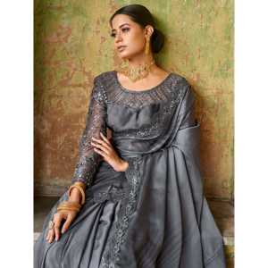 Conjunto de mujer de satén bordado gris asombroso que incluye sari con blusa - Product Image 5