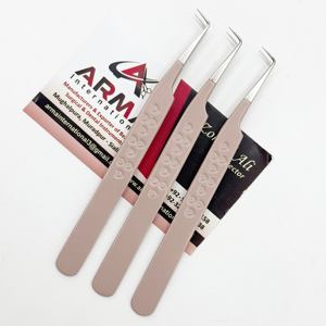 Pinzas de Aislamiento Rosadas de 90 Grados para Crear Abanicos Perfectos, Pinzas Sostenibles para Extensión de Pestañas con Logotipo Personalizado - Product Image 4