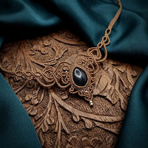 Collier ras du cou en macramé fait main avec cabochon ovale en pierre d'or bleue, cordon ciré, bijou statement bohème pour femme - Product Image 3