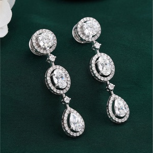 Boucles d'oreilles pendantes en or rose plaqué or 14 carats avec micro-pavé halo, serties de diamants de laboratoire multi-formes taille émeraude de 6,74 carats, idéales pour les mariages - Product Image 2