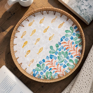 Magnífica Bandeja Redonda de Ratán con Madreperla, Diseño Único con Patrón de Peces, Servidor Decorativo Premium para Sala de Estar, Venta al por Mayor - Product Image 1