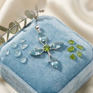 Collier Pendentif en Apatite et Péridot Plaqué Or 18K, Croix Céleste Style Bohème avec Chaîne Corde, Pierre de Naissance d'Août - Vente en Gros - Product Image 1