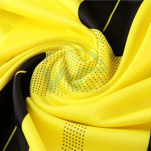 Dernier design d'uniformes de football en polyester respirant avec couleurs et tailles personnalisées, haute qualité pour les clubs et équipes de football - Product Image 5