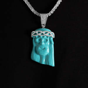 Pendentif de luxe en turquoise avec tête de Jésus |   Collier avec pendentif visage de Christ en or blanc serti de pierres |   Bijoux Hip Hop Religieux - Product Image 2