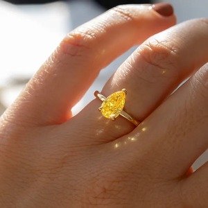 แหวนเพชรทรงลูกแพร์สีเหลือง 1.50 กะรัต เพาะเลี้ยงในห้องปฏิบัติการ ทอง 14K ผู้จัดจำหน่าย B2B - Product Image 6