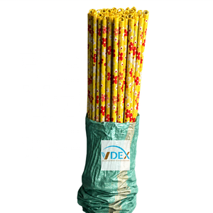 Balai en plastique écologique en gros avec manche en bois d'eucalyptus et revêtement en PVC, durable, léger, pour usage domestique - Product Image 1