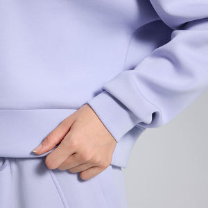 Sudadera de Cuello Redondo Personalizada de Invierno para Mujer, 390 g/m², con Logotipo Impreso, Sudadera de Algodón de Alta Calidad para Mujer - Product Image 2