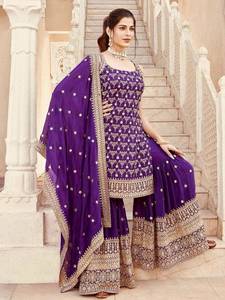 Ensemble prêt-à-porter entièrement cousu avec haut en faux georgette orné de broderies et de sequins, pantalon sharara et dupatta. - Product Image 1