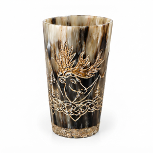 Vaso de cuerno de búfalo ecológico hecho a mano |   Talla artesanal de asta de ciervo con escena forestal, motivo de ciervo grabado naturalmente, REHMAN CRAFT - Product Image 1