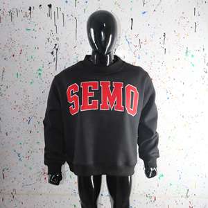 Sudadera SEMO BLACK con Cuello Alto, 100% Rojo, Apliques Bordados, Cuello Ancho, Hilos Finos - Product Image 2