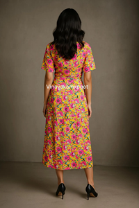 Vestido Maxi Casual con Estampado Floral Elegante en Amarillo Vibrante, Cuello en V, 100% Algodón, con Cintura Ajustable y Mangas Cortas - Product Image 3