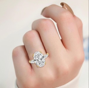 Anillo de Compromiso Premium de Oro Rosa de 18K con Diamante de Corte Esmeralda Creado en Laboratorio, 8.17 CTW - Product Image 5