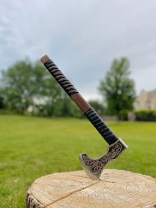 Hache Viking Traditionnelle Faite à la Main en Acier à Haute Teneur en Carbone avec Manche en Bois et Fourreau en Cuir – Couteaux de Chasse Tactiques Utilitaires en Gros - Product Image 6