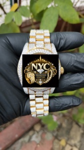 Montre de luxe vintage pour homme en or jaune de haute qualité avec bracelet en moissanite et fermoir pliant - Product Image 2