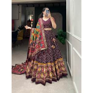DESIGNER HEAVY SILK PATOLA IMPRIMÉ NUMÉRIQUE LEHENGA CHOLI AVEC DUPATTA MAROON - Product Image 1