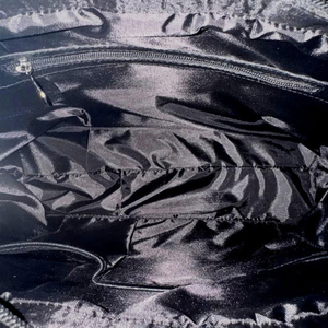 Sacs à main en cuir de vachette de haute qualité avec logo imprimé personnalisé, vente en gros, design personnalisé, mode, deux poignées, imperméables et respirants - Product Image 6