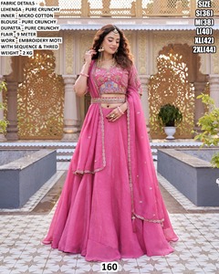 Lehenga clásico de rosa Bhandhani con bordado a mano, de longitud completa, con contraste de color, cuello en V, espalda ilusoria y transpirable. - Product Image 2