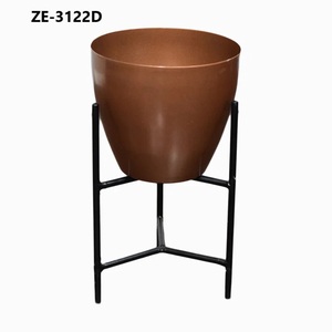 Vase à fleurs décoratif en fer recyclable pour la décoration intérieure verte, style côtier fait main, écologique, pour collections mondiales - Product Image 3