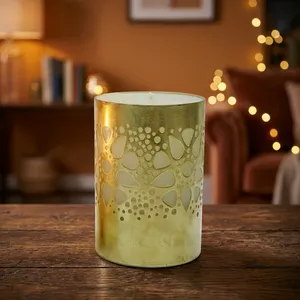 Bougie cylindrique en laiton avec motif floral ajouré pour la décoration de la maison - Product Image 6