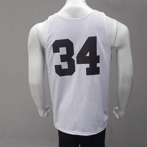 เสื้อบาสเก็ตบอลตาข่ายแบบกำหนดเอง-เสื้อทีมผู้เล่นแบบสั่งทำพิเศษ-ผู้ผลิตชุดกีฬา OEM พร้อมคุณสมบัติป้องกันรังสียูวีและแห้งเร็ว - Product Image 6