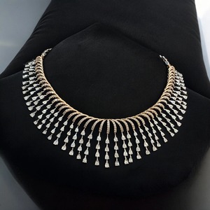 Magnifique collier ras du cou en or massif 18 carats plaqué rhodium avec diamants naturels ronds taille brillant de 5,73 carats certifiés IGI - Product Image 3