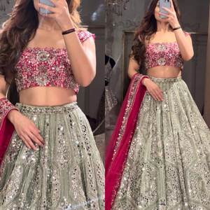 Celebraciones de Mehndi, funciones de Haldi. Lehenga Choli de georgette con un hermoso trabajo de lentejuelas de colores especiales y a la moda, para novias o mujeres. - Product Image 2