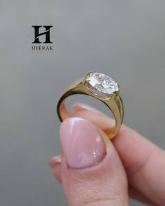 Anillo de compromiso de lujo de oro amarillo de 18 quilates con diamante ovalado cultivado en laboratorio, engaste de media bisel, solitario de diamante ovalado oriental-oeste - Product Image 4