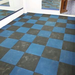 Modernas Baldosas de Goma Reciclada para Pisos de Gimnasios, Parques Infantiles Interiores y Exteriores, Jardines y Guarderías, con Reducción de Ruido - Product Image 3