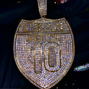 Pendentif personnalisé Shreeji Jewels Hip Hop de luxe pour homme, entièrement serti de moissanite plaqué argent 925, certifié IGI, tendance, avec numéro ou nom - Product Image 5