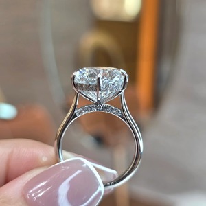 แหวนหมั้นเพชรทรงกลมเจียระไนแบบบริลเลียนท์ 7 กะรัต ทองคำแท้ 14K ประดับเพชรแล็บโกรว์ ดีไซน์วงแหวนแบบซ่อนรูปทรงคาเธดราล ประดับเพชรเม็ดเดี่ยว หรูหรา ฝังเพชรแบบ Prong Set - Product Image 2