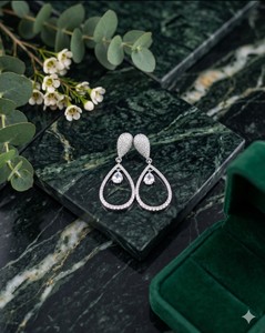 Boucles d'oreilles pendantes élégantes Lucentarts en forme de goutte d'eau, boucles d'oreilles de luxe en diamant AD en forme de larme, bijoux de mode pour femmes, mariage, mariée - Product Image 1