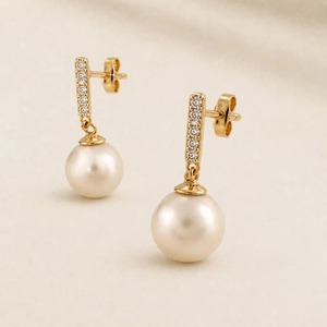 Pendientes de Oro Amarillo de 9K con Diamante Cultivado en Laboratorio de 1.00CT y Perla en Forma de Barra, Joyería Fina al por Mayor - Product Image 2
