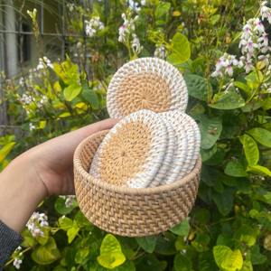 Posavasos Tejido a Mano en Amarillo y Blanco, Ideal para Tazas de Té y Café, Mesa de Comedor y Mesa Auxiliar, Decoración del Hogar, Hecho en India - Product Image 1