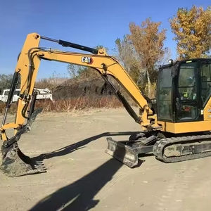 Excavadora de cadenas amarilla usada de 3 toneladas, eficiente, con rotación de 360 grados y orugas duraderas para movimiento de tierras en zonas urbanas - Product Image 1