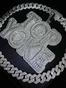 จี้เพชรทรงบาแกตต์ VVS มอยส์ซาไนต์ แบบสั่งทำพิเศษ สำหรับผู้ชาย สไตล์ฮิปฮอป ตัวอักษรประดับเงินแท้ 925 จี้แฟชั่นสำหรับแร็ปเปอร์ สำหรับสร้อยคอ - Product Image 1