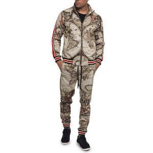 Ensemble de survêtement pour homme avec fermeture éclair intégrale, imprimé carte vintage, pantalon et veste à rayures rouges sur le côté, tenue décontractée pour le printemps, polyester standard - Product Image 1
