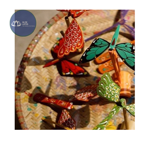 Juguete de equilibrio de bambú pintado naturalmente con diseño de libélula, muy popular, para niños, diversión familiar al aire libre - Product Image 1