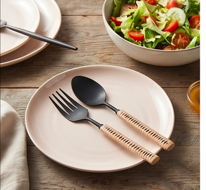 Juego de cuchara y tenedor de metal negro mate con mangos de bambú, diseño minimalista, apto para lavavajillas, para acampar - Product Image 5