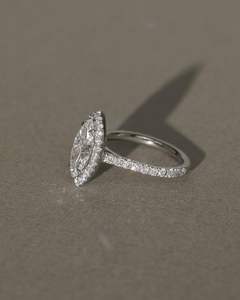 Anillo de compromiso clásico con halo de diamantes de corte marquesa de moissanita para mujer, plata fina 925, estilo vintage, regalo de propuesta para amantes - Product Image 2