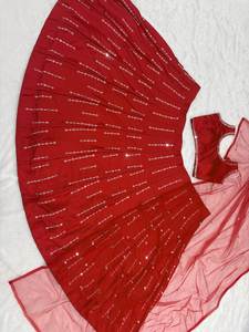 Última Moda en Lehengas de Diseñador, Vestido de Fiesta con Hermoso Bordado de Hilos, Trabajo con Espejos Reales, Satén de Malai Elástico - Product Image 4