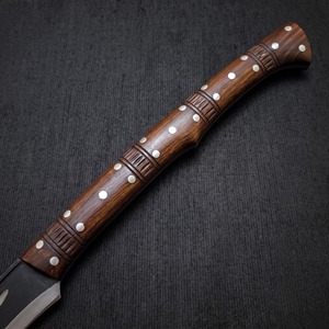 Hache Tomahawk forgée à la main avec manche en bois et fourreau en cuir, hache de survie en acier à haute teneur en carbone de qualité supérieure - Product Image 4