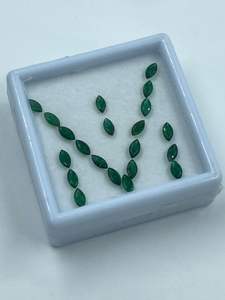 Pendentif en émeraude verte naturelle de qualité supérieure, provenant du Zambie, taille marquise, 4,47 carats, 3x6 mm, en vrac - Product Image 2