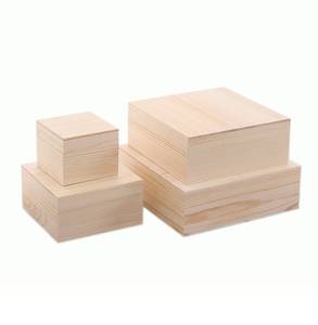 Boîte à bijoux en bois classique, faite à la main, écologique, durable et personnalisable, avec poignées - Product Image 1