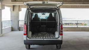 Nueva Camioneta Hi Ace 2025, Minibús con Techo Estándar, Motor Diésel 2.7L V4 RWD Euro 6, Transmisión Manual, 15 Asientos - Product Image 6