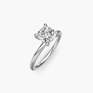 Bague de fiançailles en platine avec diamant taille coussin, sertissage classique à griffes, forme carrée pour femme, bijoux fins - Product Image 3