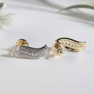 Pendientes de oro con diseño de onda y diamantes, tres cintas curvas clásicas paralelas, pavé de cristal, diseño geométrico tipo climber, para bodas y fiestas - Product Image 4